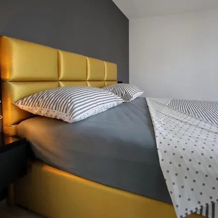 公寓 Apartments More *